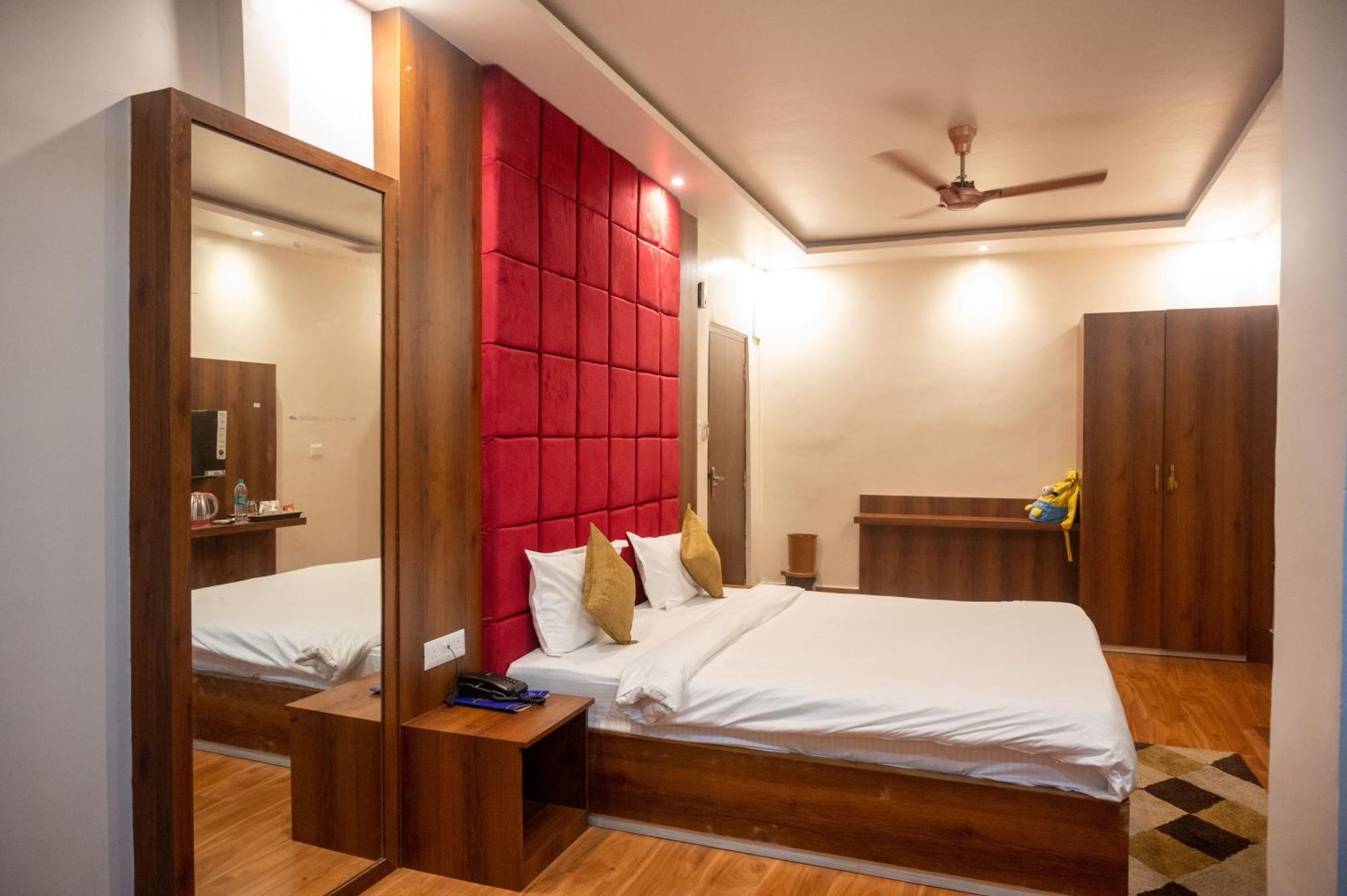 Kiran Palace Hotel Varanasi Luaran gambar