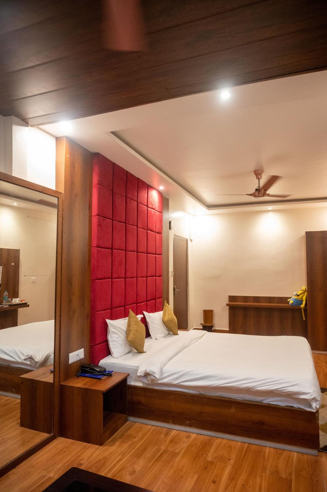 Kiran Palace Hotel Varanasi Luaran gambar
